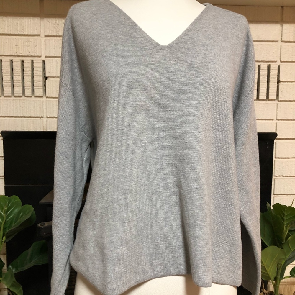 H & M classic gray sweater